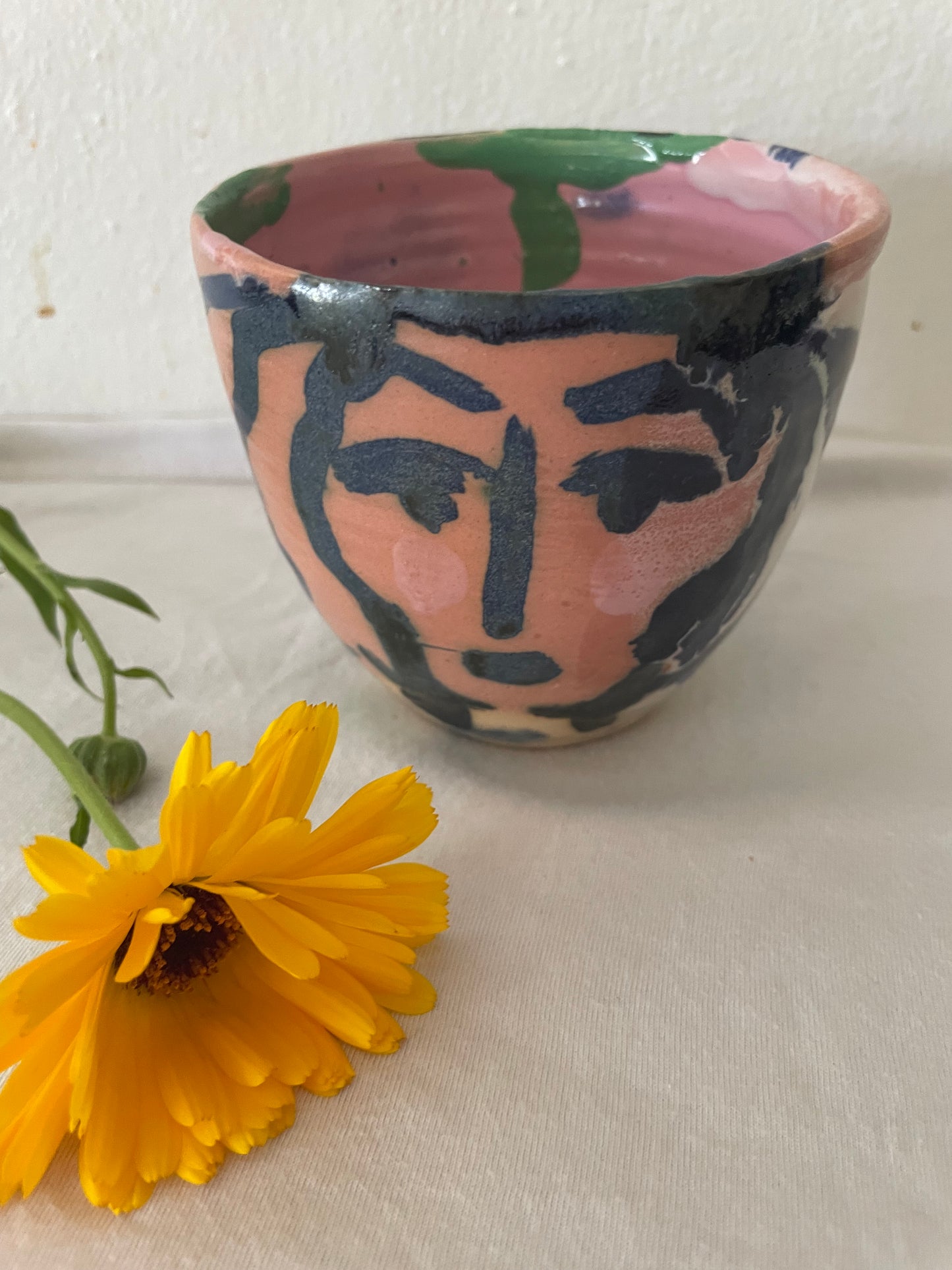 Two faces cup