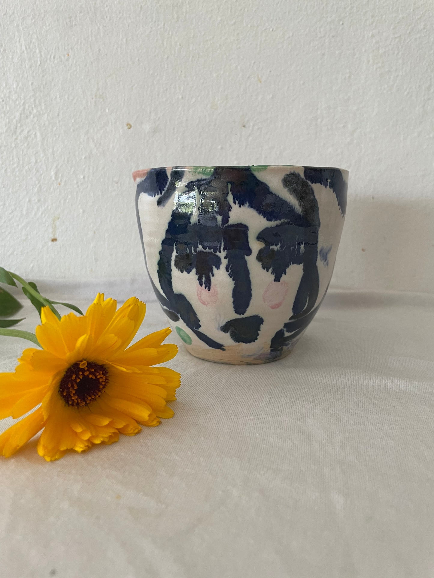 Two faces cup
